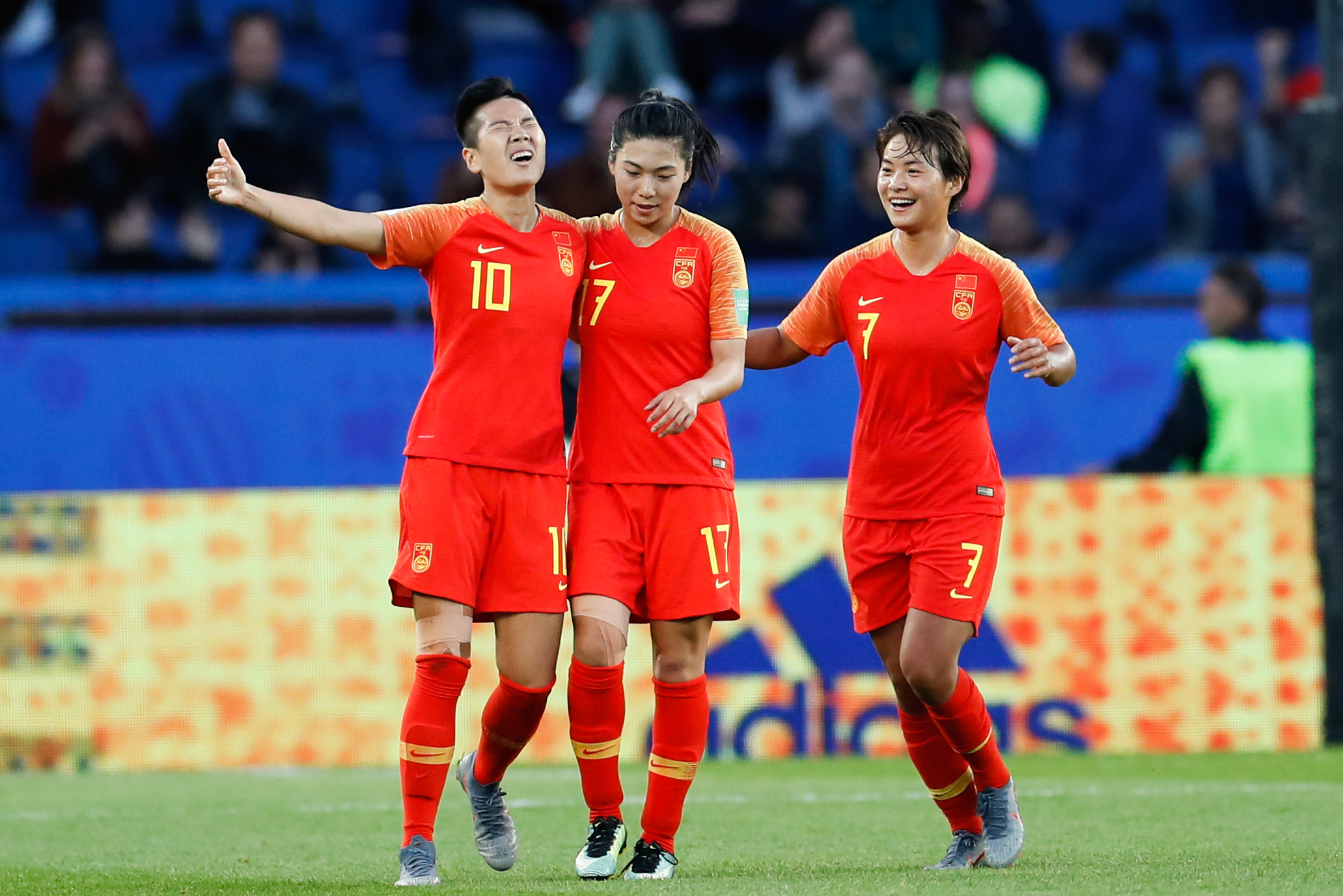 关于南非队逆袭晋级，晋级国际足球赛半决赛的信息