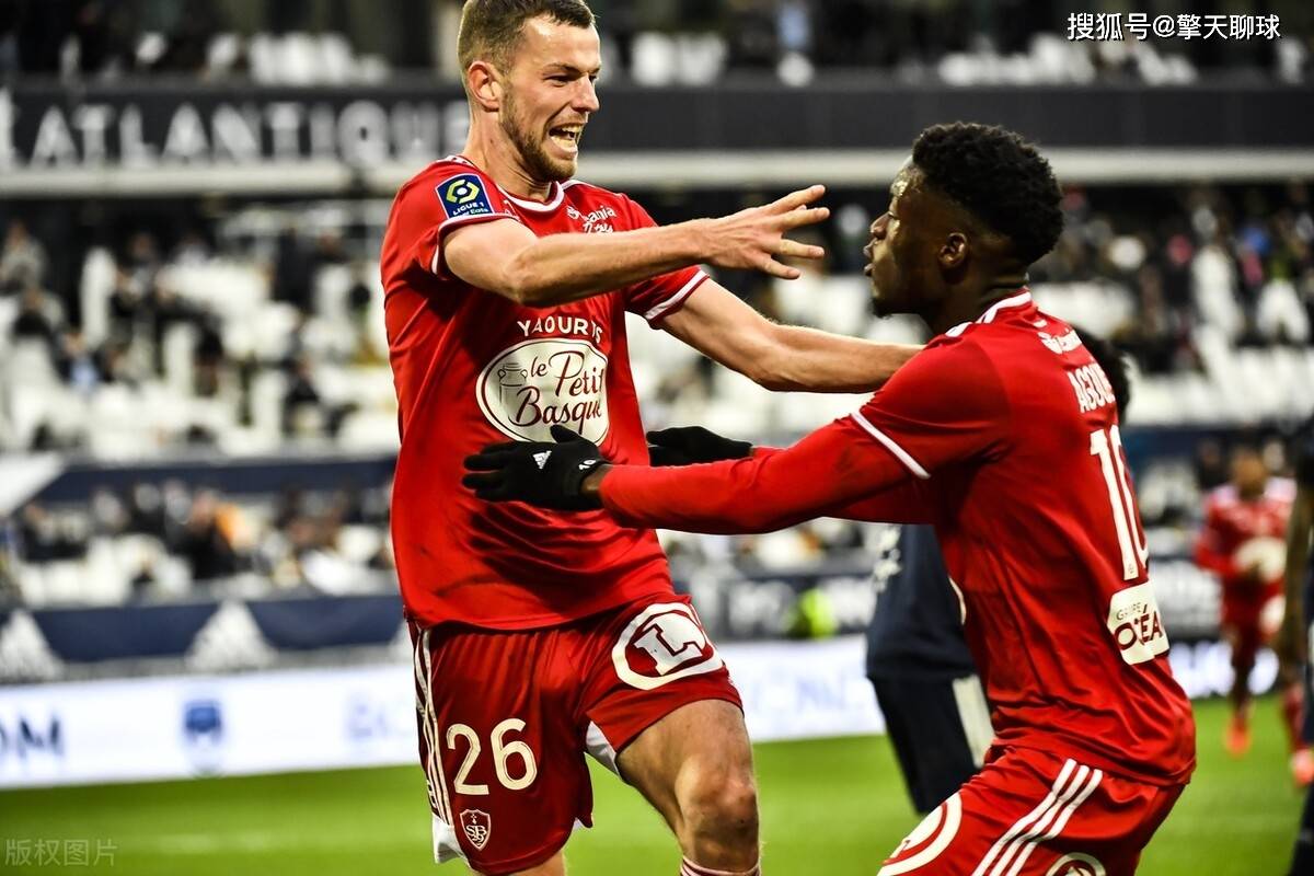 包含圣埃蒂安中场脚踝扭伤，预计缺席两周的词条