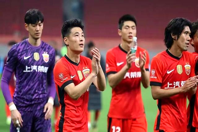 包含武磊打破进球荒，阿贾克斯球迷集体高唱助威的词条